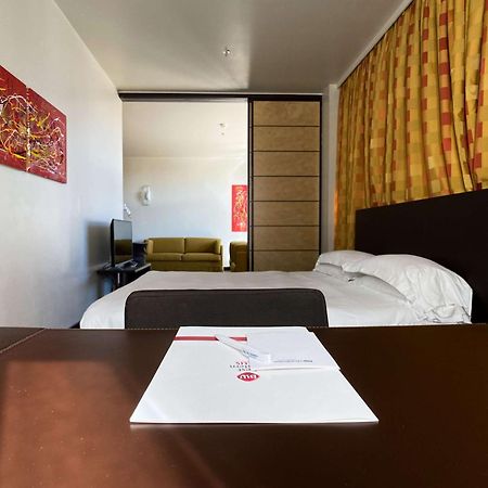 Best Western Plus Hotel Le Favaglie Cornaredo Exterior foto