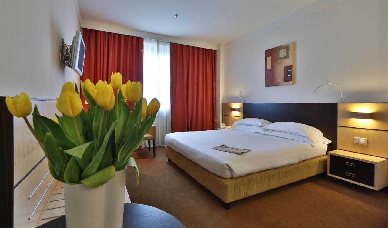 Best Western Plus Hotel Le Favaglie Cornaredo Exterior foto
