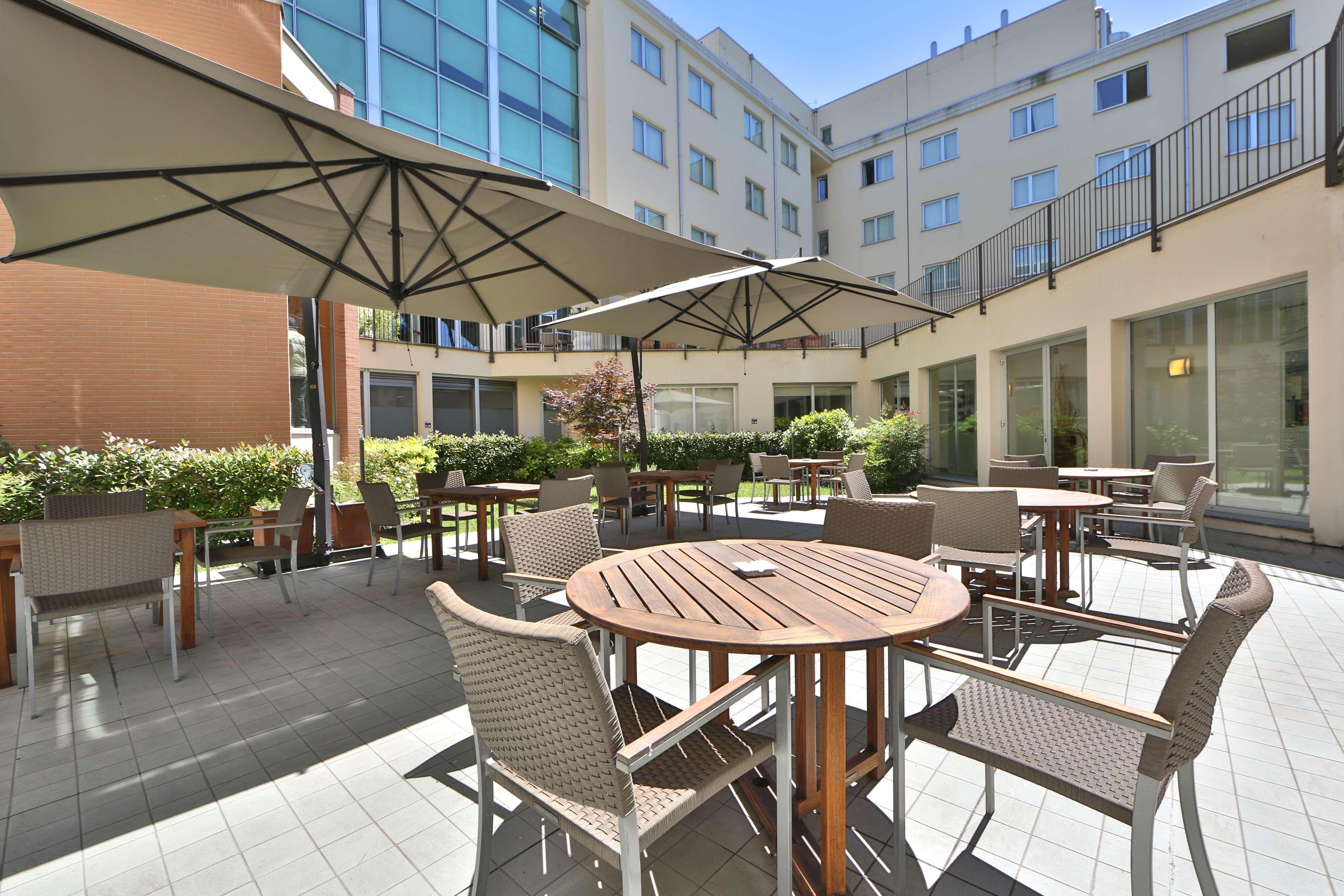 Best Western Plus Hotel Le Favaglie Cornaredo Exterior foto
