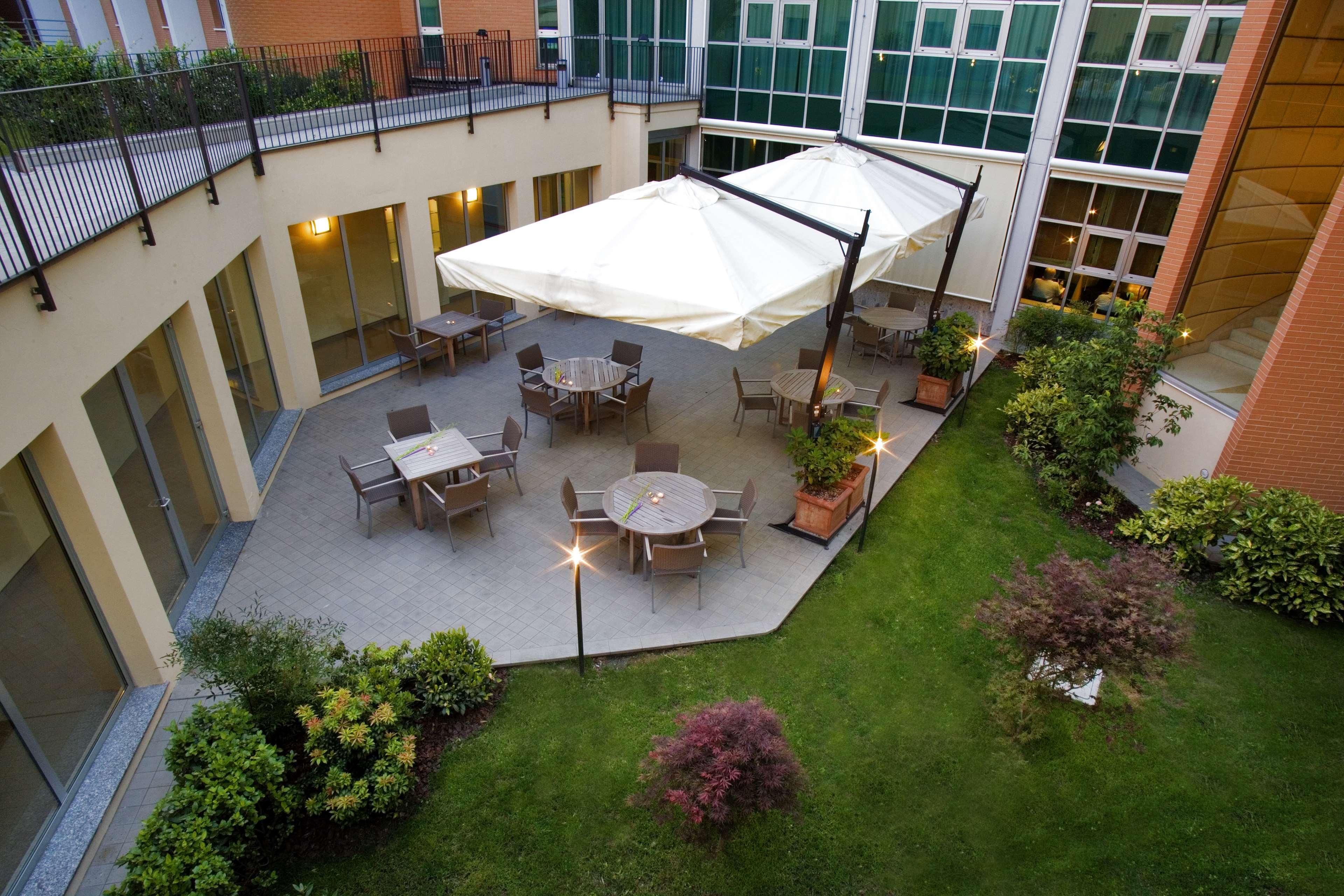 Best Western Plus Hotel Le Favaglie Cornaredo Exterior foto