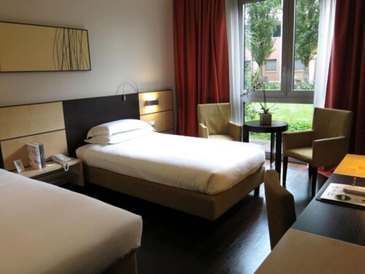 Best Western Plus Hotel Le Favaglie Cornaredo Exterior foto